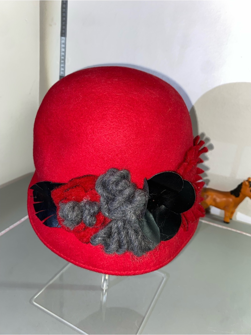 Vtg Alessandra Bacci Firenze Wool Cloche hat Lipstick Red